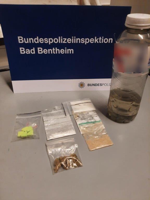 BPOL-BadBentheim: Busreisender mit allerlei an Drogen erwischt