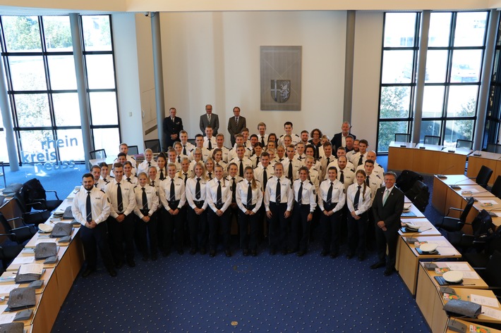 POL-NE: Landrat begrüßt neue Polizistinnen und Polizisten (Gruppenfoto anbei)