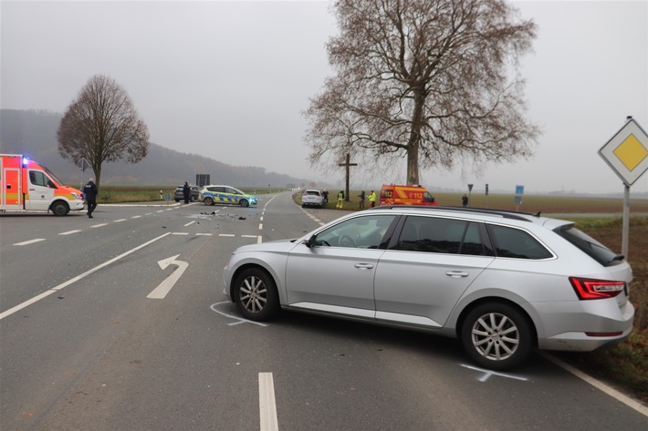 POL-HX: Drei leicht verletzte Personen nach Unfall im Kreuzungsbereich