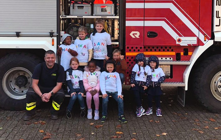 FW-KLE: Streichholz, Kerze, Lichterglanz - Brandschutzerziehung mit Kindern des Sankt-Markus-Kindergarten