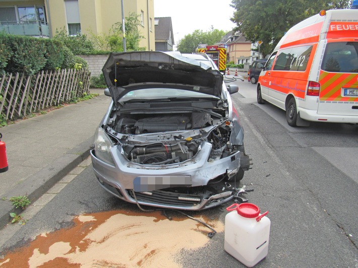 POL-ME: Hoher Sachschaden bei Verkehrsunfall - Haan - 2008174