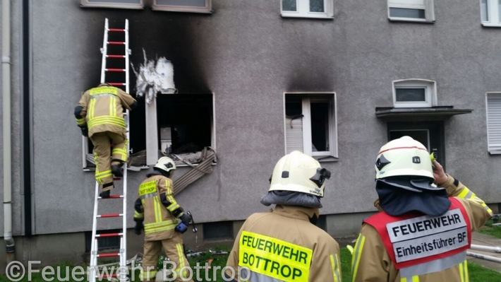 FW-BOT: Wohnungsbrand mit 2 Verletzten in Bottrop-Mitte
