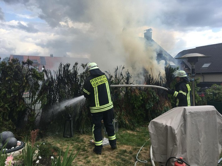 FW-Schermbeck: Heckenbrand sorgte für Einsatz