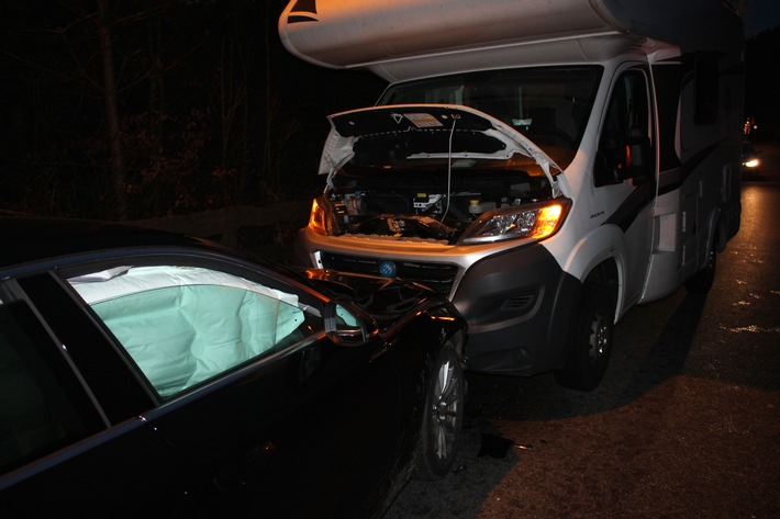 POL-OE: Verkehrsunfall mit hohem Sachschaden, aber ohne Verletzte