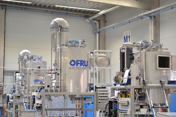 OFRU Lösemittel-Recyclinganlagen fit für Industrie 4.0 / Deutscher Technologieführer von Aufbereitungsanlagen zum Lösemittel-Recycling setzt modernste Produktionsstandards um