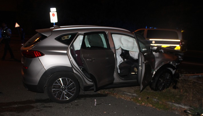 POL-DU: Meiderich - Schwerer Verkehrsunfall auf der Vohwinkelstrasse