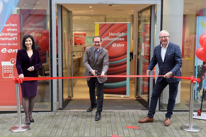 Das erste von 62 in NRW: Offizielle Neueröffnung des E.ON Kundencenters in Essen