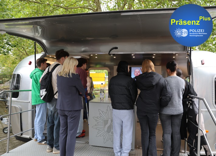 POL-RE: Kreis Recklinghausen/ Bottrop: PräsenzPlus - AnsprechBAR an Schulen - Polizei tourt mit Airstream wieder durch alle elf Städte