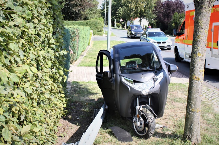 POL-PB: Mit Kabinenroller verunglückt - Unfallzeugen und dunkles Auto gesucht