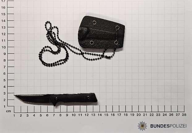 BPOL NRW: Messer um den Hals gebunden - Bundespolizisten stellen Neck Kife sicher