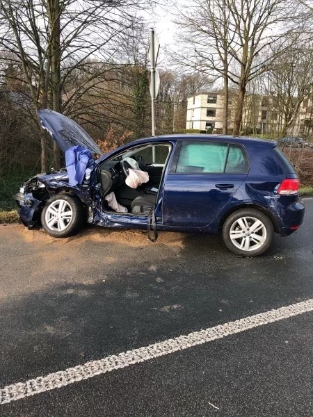 POL-WES: Hünxe - Verkehrsunfall fordert vier Verletzte