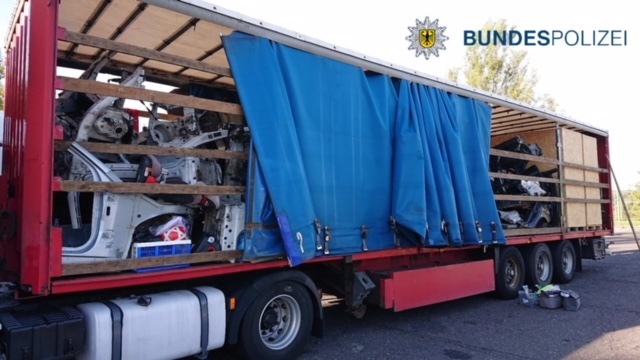 BPOLD-B: LKW mit gestohlenen Fahrzeugteilen gestoppt
