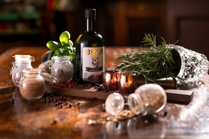 BOAR Gin / Gin des Jahres 2019 / Weiterer Text über ots und www.presseportal.de/nr/134532 / Die Verwendung dieses Bildes ist für redaktionelle Zwecke honorarfrei. Veröffentlichung bitte unter Quellenangabe: "obs/BOAR Distillery im Schwarzwald/BOAR Gin"