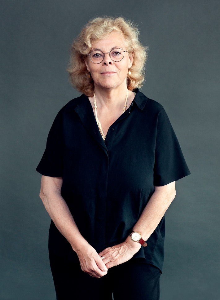 Deutsche Gesellschaft für Photographie vergibt die DGPh Manfred Heiting Medal of Curatorial Excellence in Photography 2025 an die niederländische Kuratorin Mattie Boom und das Rijksmuseum Amsterdam
