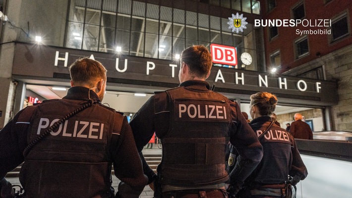 Bundespolizeidirektion München: Streit zwischen zwei Frauen eskaliert / 22-Jährige nach Angriff in Augenklinik
