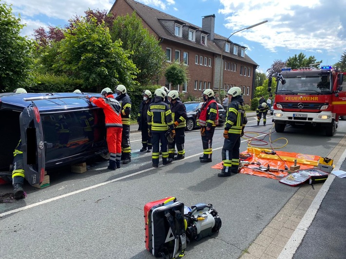 FW-EN: Zwei Verletzte bei Verkehrsunfall