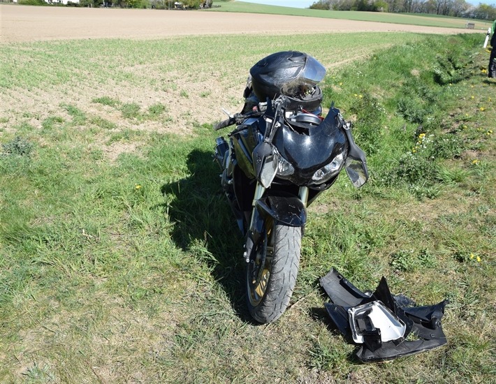 POL-HF: Unfall mit Motorradfahrer- Sturz beim Bremsmannöver