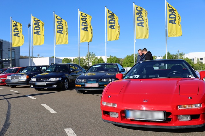„Junge Klassiker“ unterwegs im Freistaat: Start der dritten ADAC Youngtimer Tour in Thüringen