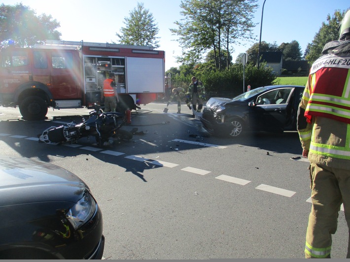 POL-RBK: Wermelskirchen - Motorradfahrer nach Zusammenstoß mit Pkw schwer verletzt