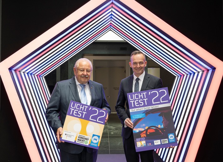 Bundesverkehrsminister Wissing präsentiert Plakette für den Licht-Test ´22