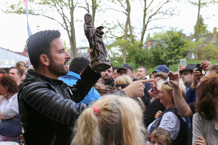 Schlagerstar Michael Wendler beim RTL II-"Trödeltrupp"