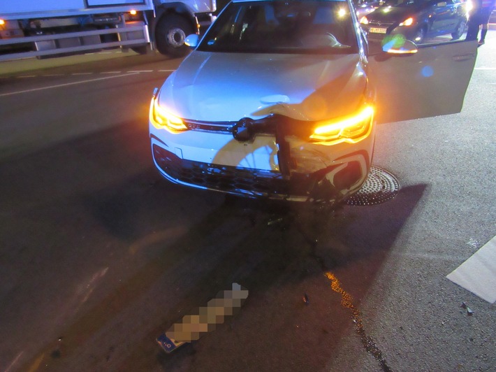 POL-ME: Motorradfahrer bei Zusammenstoß schwer verletzt - Haan - 2108101