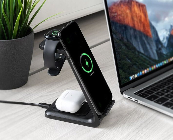 Callstel 3in1-Ladestation 20 Watt für iPhone, Apple Watch und AirPods, schwarz und weiß: Qi-Smartphone, iPhone, AirPod und Apple Watch ganz bequem aufladen