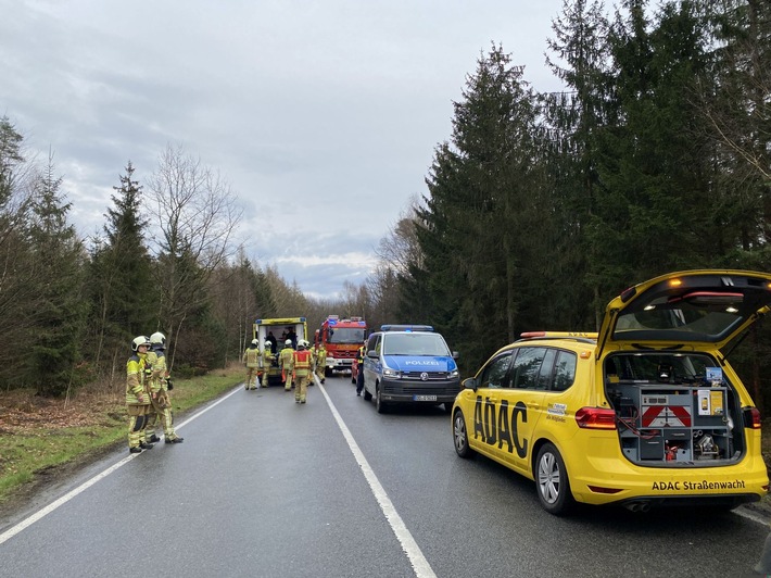 FW Dresden: Verkehrsunfall und Wohnungsbrand mit Verletzten