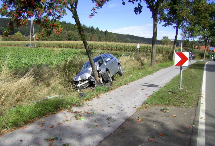 POL-MI: Auto kommt von der Holsener Straße ab - 24-Jährige leicht verletzt