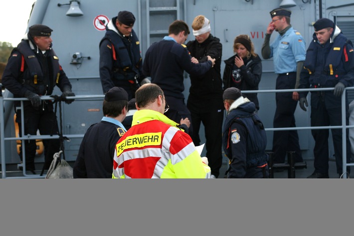 Deutsche Marine - Pressemeldung: Schnelle Hilfe - &quot;Frettchen&quot; rettet 18-jährigen Segler aus Bayern