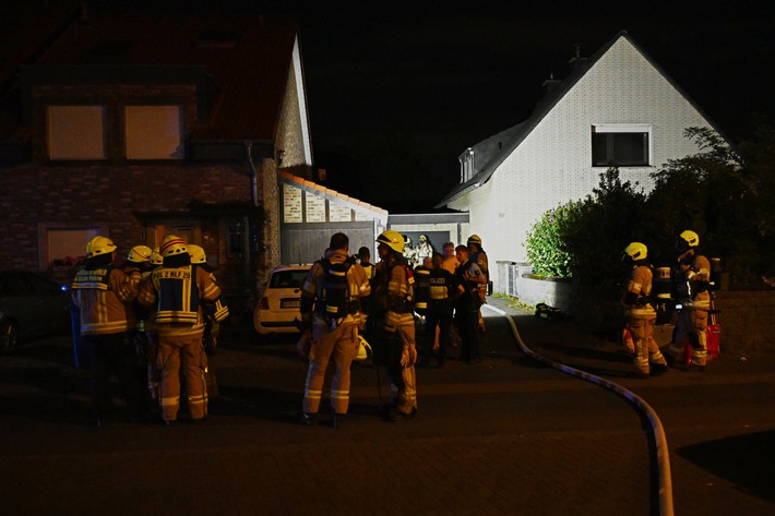 FW Pulheim: Geyen - Gasaustritt in Wohngebiet