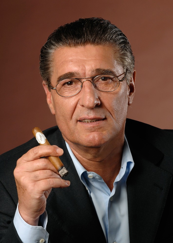 Davidoff ernennt Rudi Assauer zum Botschafter des Rauchgenusses
