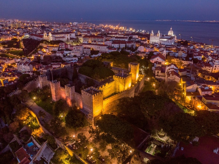 Nächtliche Fledermaus-Führungen in der Burg Castelo de São Jorge in Lissabon