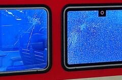 BPOL-FL: NMS - Mann trägt im Zug keinen M-N-S und rastet völlig aus