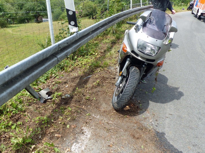 POL-GM: 030820-618: Motorradfahrer rutschte in Leitplanke