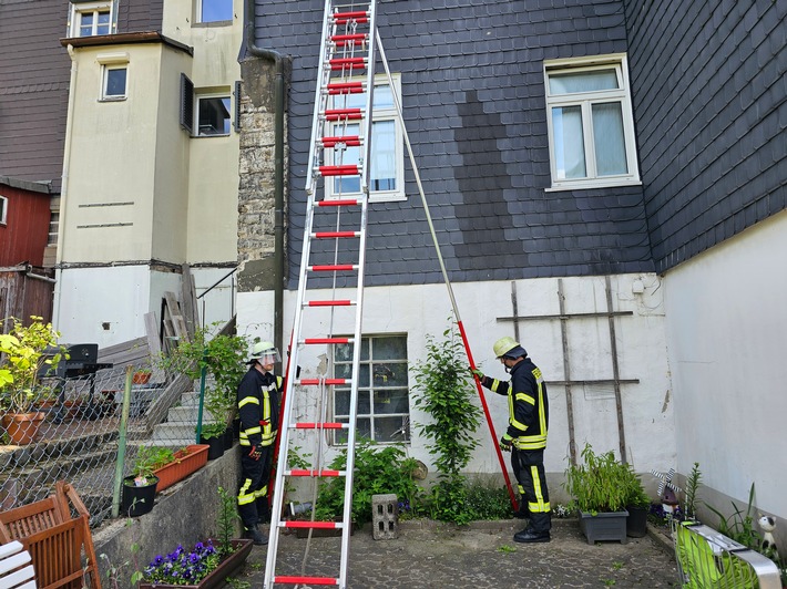 FW-AR: Bestätigter Wohnungsbrand am Montag-Mittag