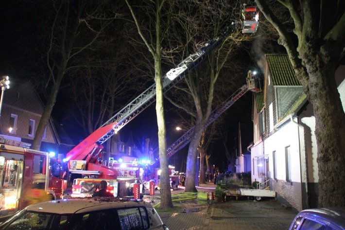 FW-BO: Dachstuhlbrand in Bochum-Wattenscheid