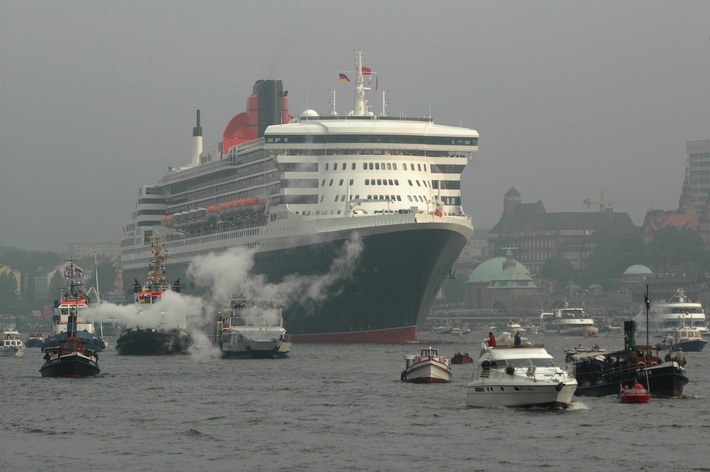 "Queen Mary II" geht in Hamburg vor Anker / Zum Rendezvous mit der Königin der Weltmeere!