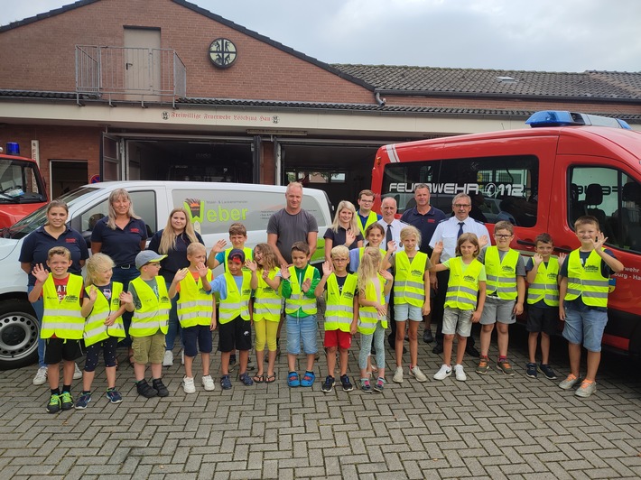 FW-KLE: Malerbetrieb Roman Weber spendet für die Kinderfeuerwehr