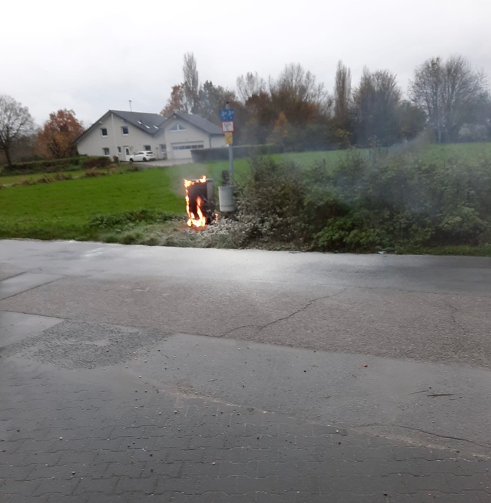 FW Xanten: Brand einer Anschlusssäule