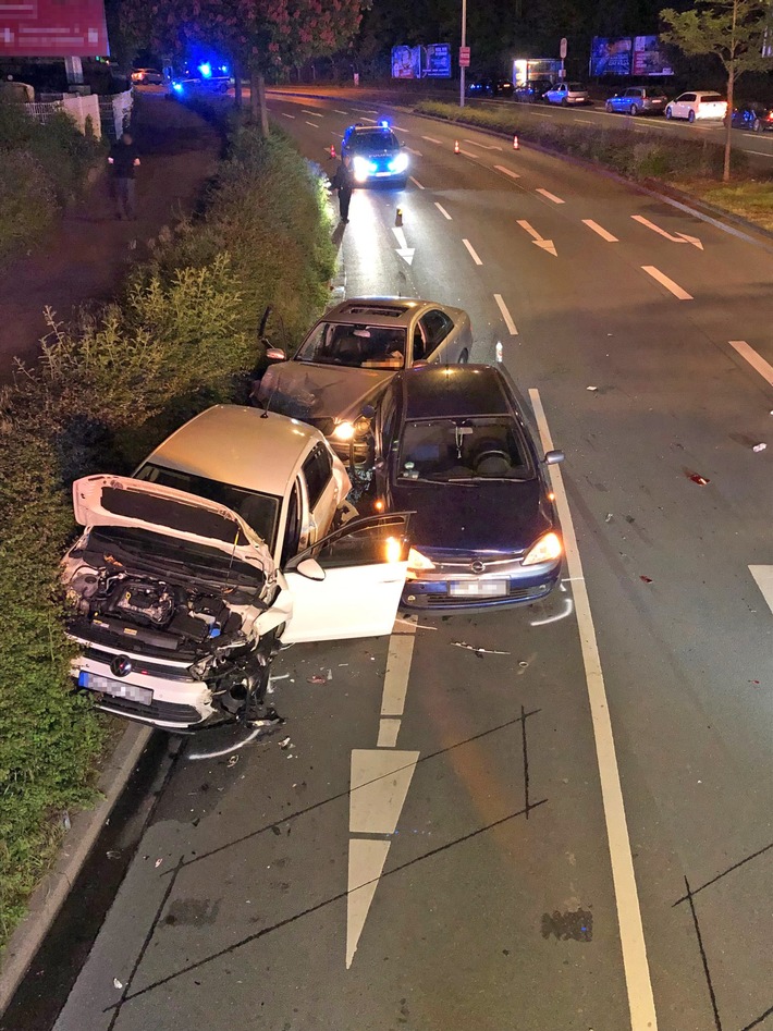 POL-MK: Unfall: Fünf zum Teil schwer Verletzte nach Verdacht des verbotenen Kraftfahrzeugrennens