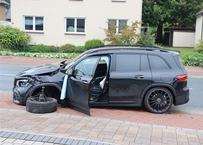 POL-HF: Zusammenstoß mit Gegenverkehr- Fahrer verletzt