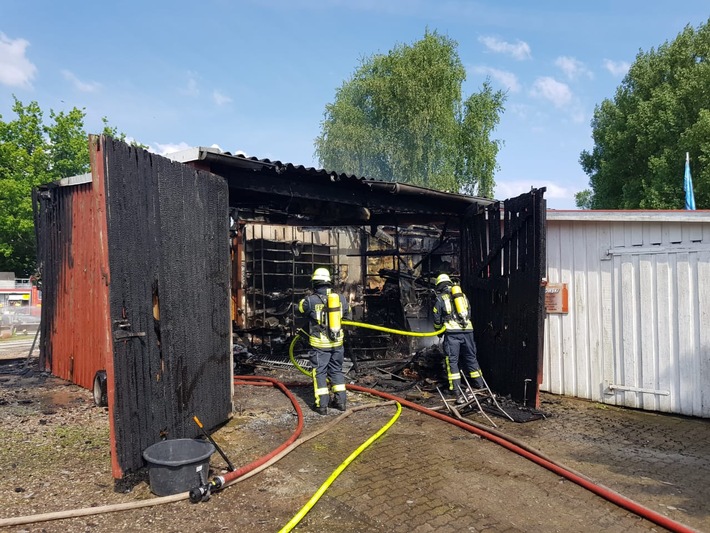 FW-SE: Viel zu tun für die Brandschützer im Kreisgebiet.  In Trappenkamp brannte ein Kellerraum eines Sportlerheims. Kurz nach halb 10 Uhr kam es zu einem weiteren Feuer in Krems II
