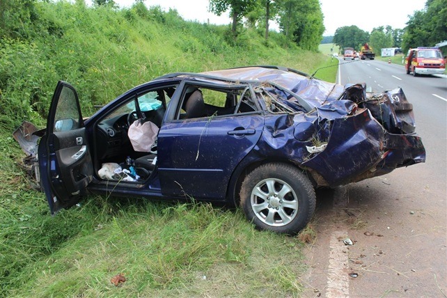 POL-PDWIL: Unfall mit überschlagenem Auto und zwei Verletzten