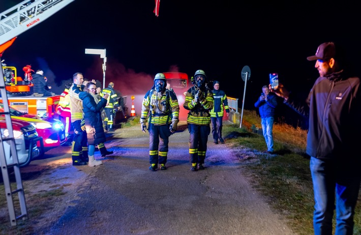 Feuerwehrmänner aus Forchheim erzielen Weltrekord mit weitestem Non-Stop-Marsch mit Atemschutzgerät (105,1 km)