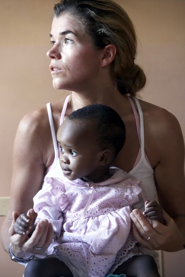 Alle 30 Sekunden stirbt ein Kind an Malaria / Anke Engelke stellt medeor-Spot vor