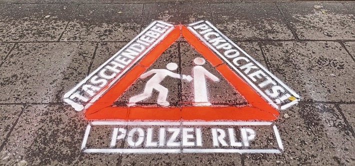 POL-PPRP: Polizeiliche Prävention auf dem Landauer Weihnachtsmarkt am Dienstag (06.12.2022)