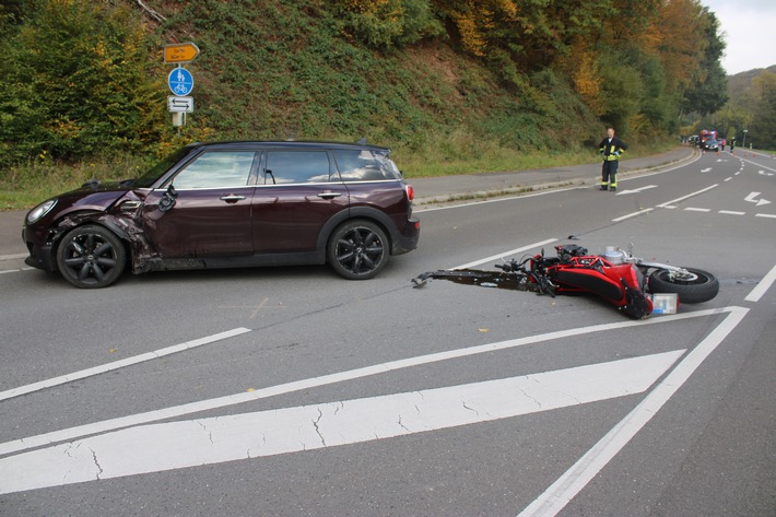 POL-RBK: Kürten - Motorradfahrer nach Zusammenstoß mit Pkw schwer verletzt