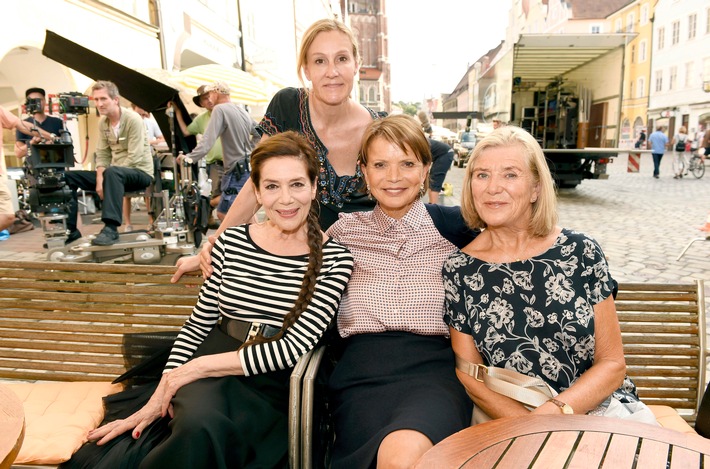 Das Erste: Drehstart für den ARD-Degeto-Film "Club der einsamen Herzen" über drei starke Best-Ager-Frauen: Mit Hannelore Elsner, Uschi Glas, Jutta Speidel u.v.a.