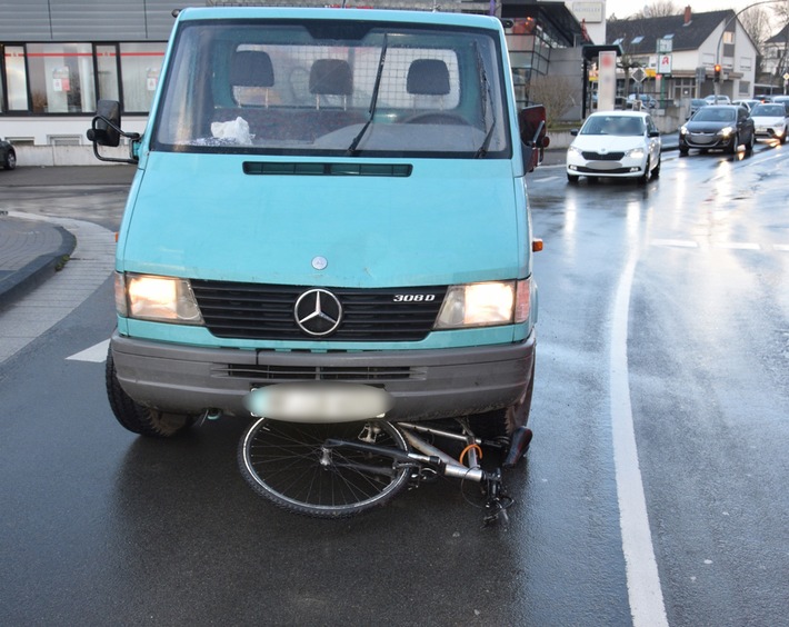 POL-HF: Radfahrer leicht verletzt - Unfall beim Abbiegen